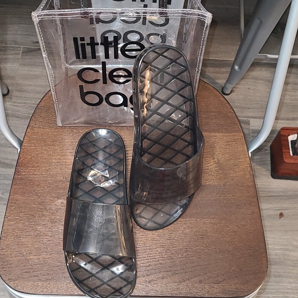 DIESEL CLEAR BLACK SLIDES Size 7 ⚫ ⚪
